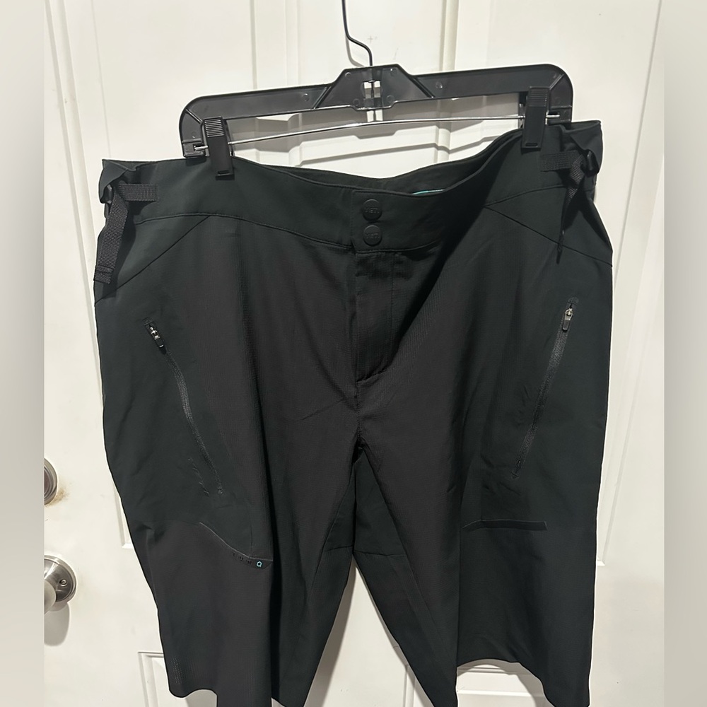 YETI TURQ DOT AIR SHORT BLACK XXL Brand New with Tags